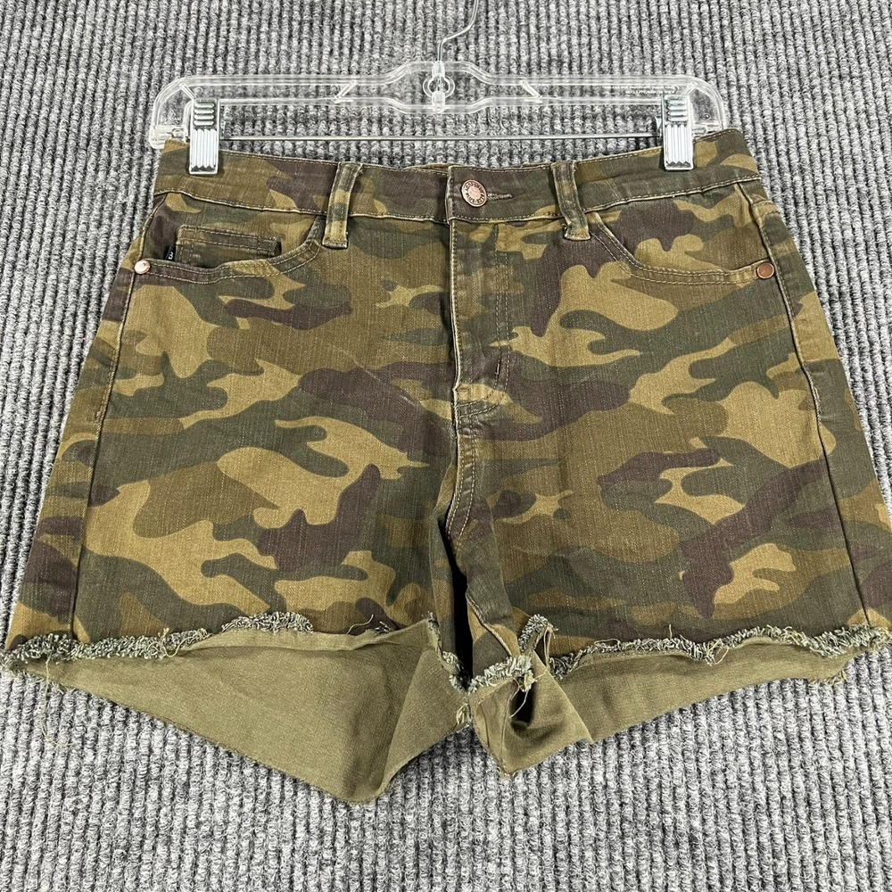 Judy Blue Camo Shorts Womens Size Medium Green Raw Hem Casual Comfort Outdoor